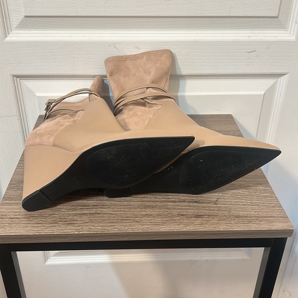 GUESS WOMEN ACORA ANKLE BOOTS IN BEIGE SIZE 10 M - Picture 10 of 10